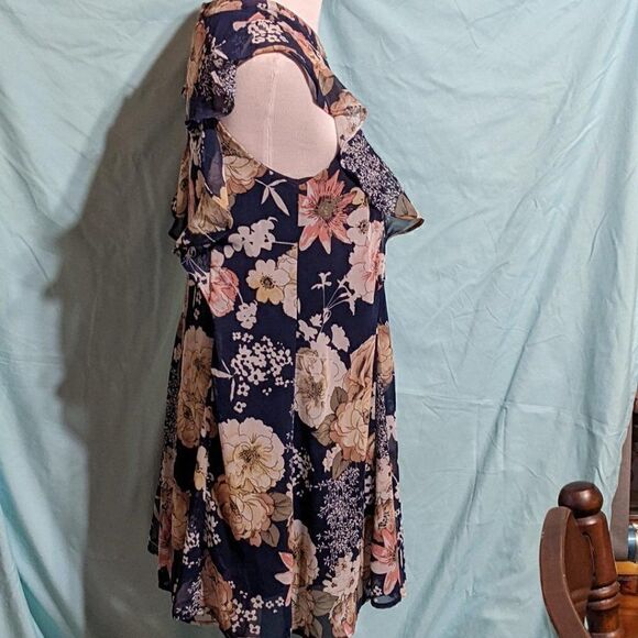 SIENNA SKY SLEEVELESS BLUE & FLORAL FULLY LINED DRESS - MEDIUM - Picture 3 of 8